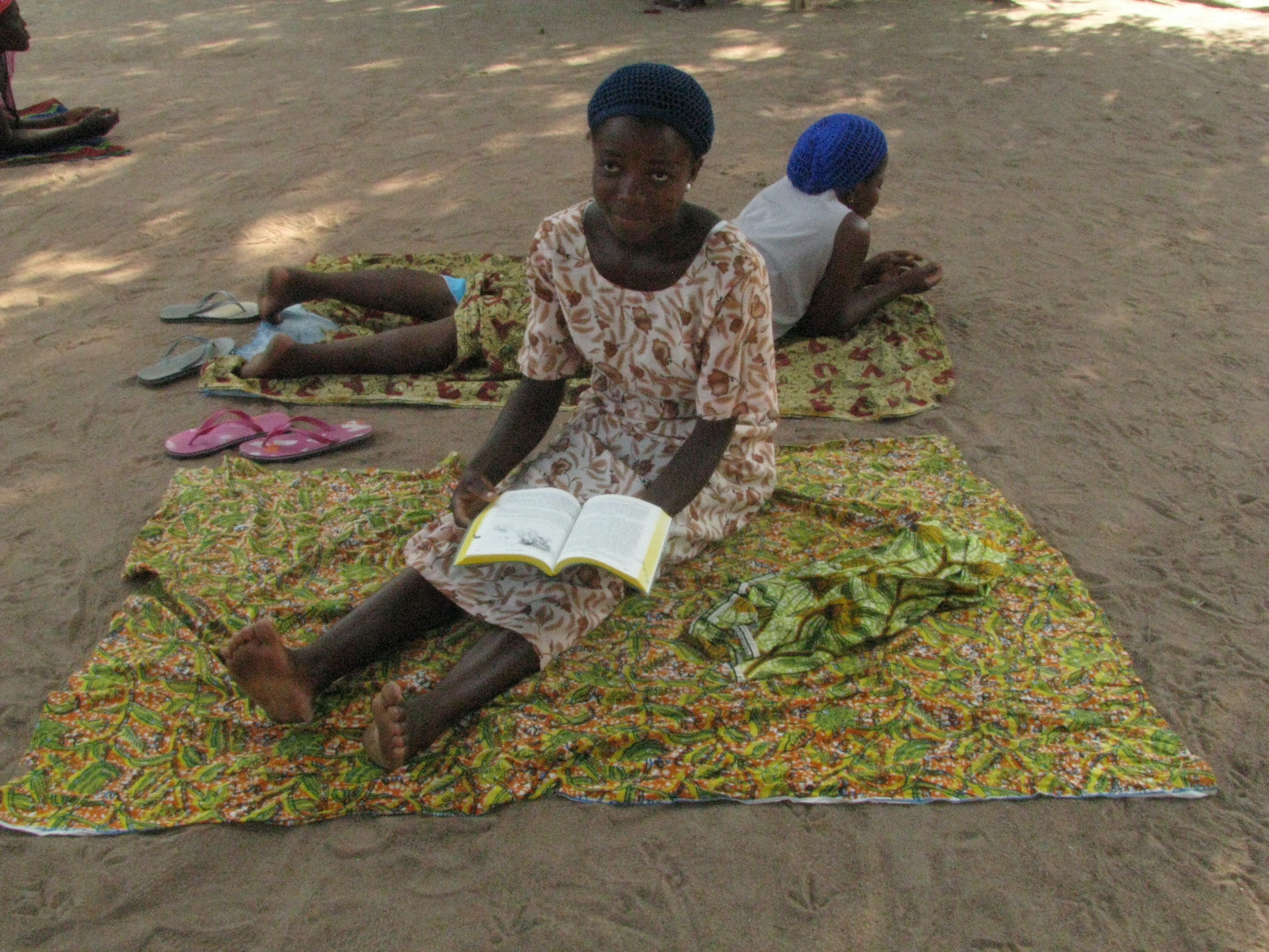 A woman reads the Ifè New Testament