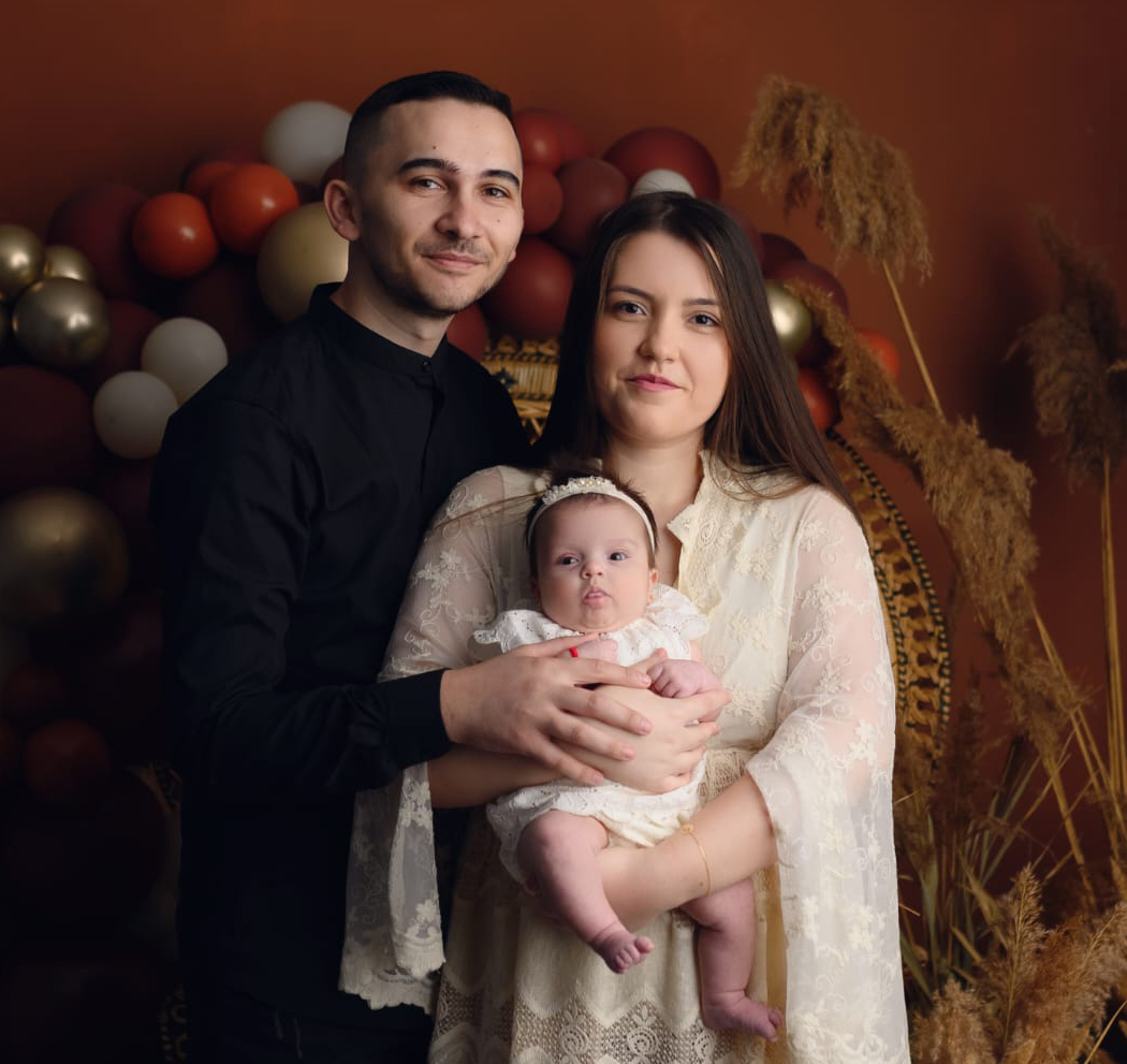 Image of Daniel and Alexandra Petrilă with their baby Miriam Ștefania