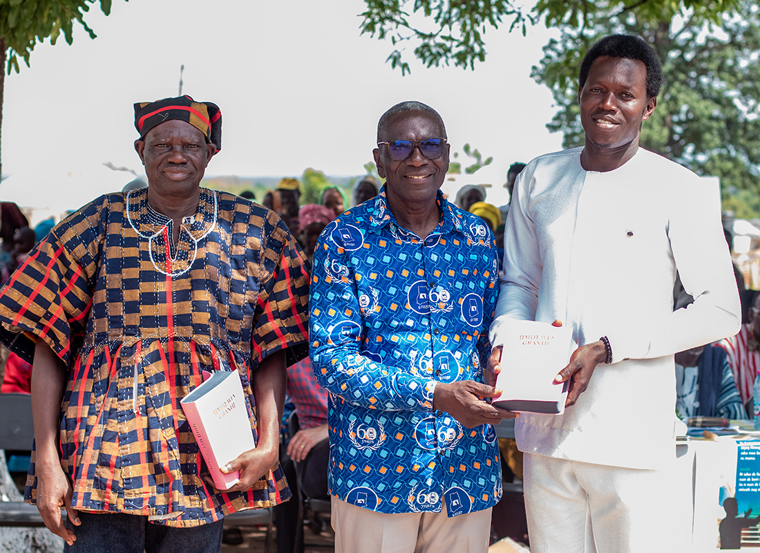 Image of Konlan (left) and Laminu (right) being presented with their Bibles by Sylvester Kwame Nkrumah, the executive director of GILLBT