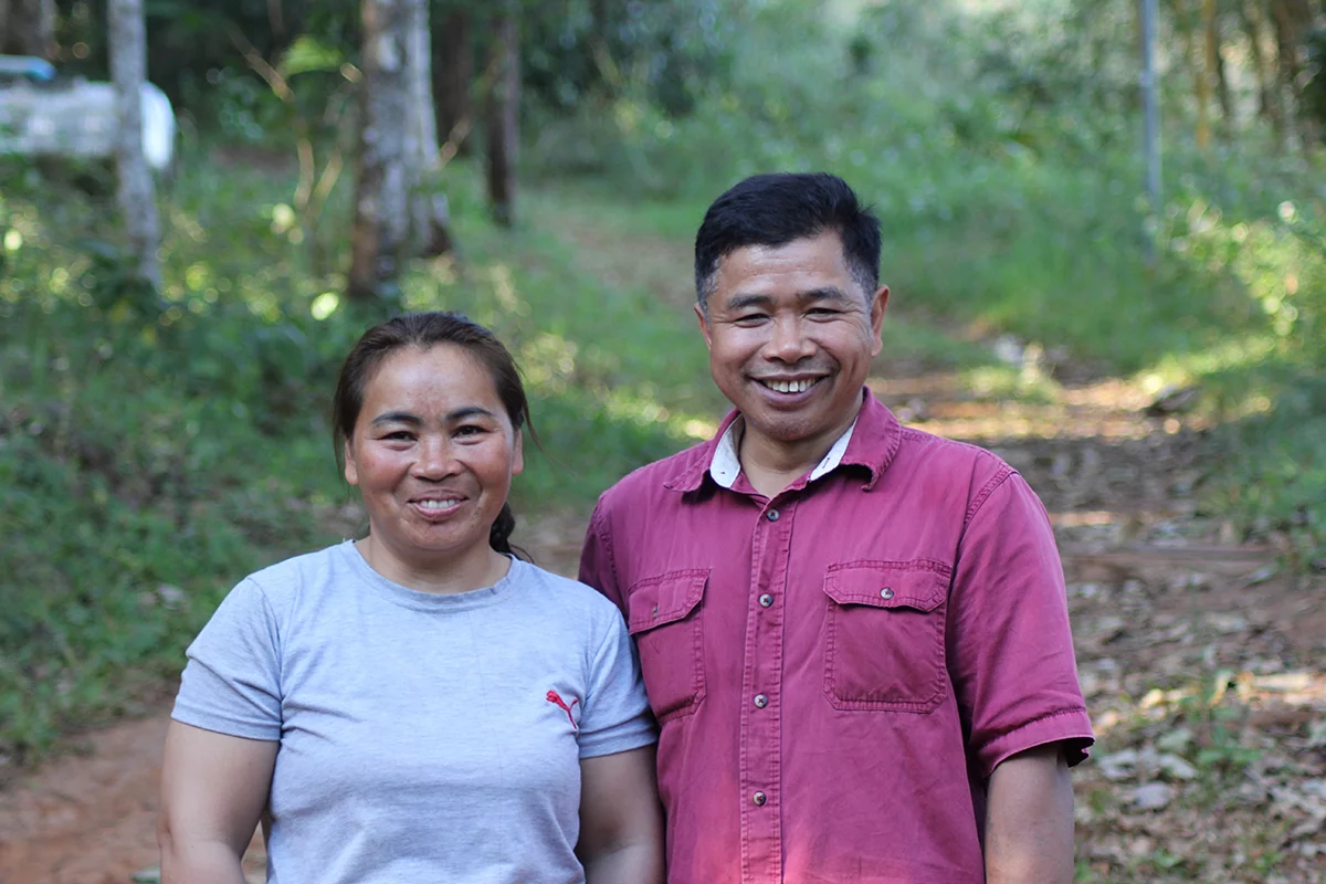 Image of Bunong Bible translator Lonh and his wife Din in Cambodia